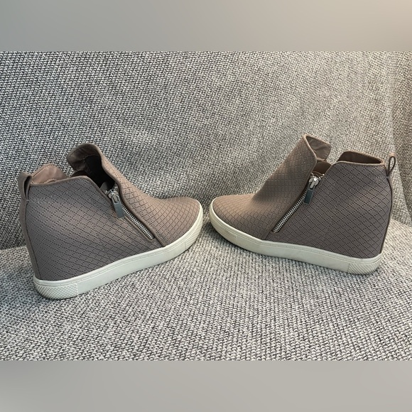 Torrid Beige Wedges with Stylish Comfort - Picture 7 of 16